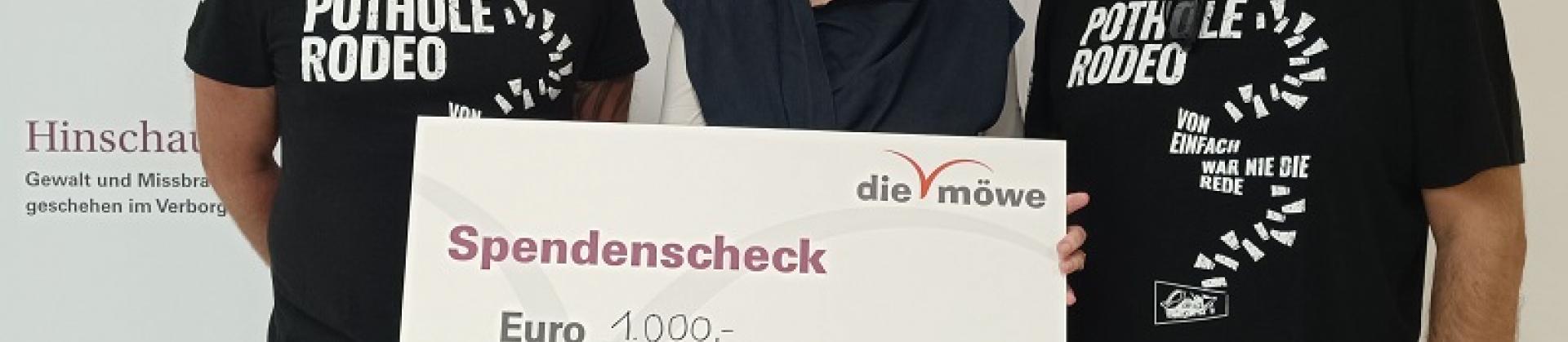 Puntianer Pothole Rodeo 2025 Überreichung Spendenscheck an die möwe