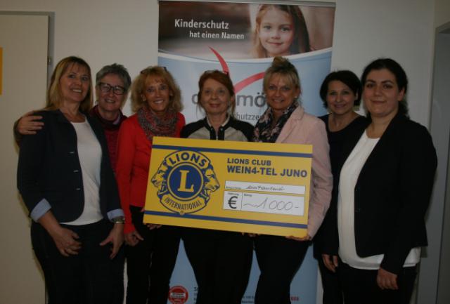 Am Foto v. l. n. r.: Gerti Gabauer, DSSA Roswitha Tscherkassky-Koularas, Leiterin die möwe Mistelbach, Ricki Klein, Lion Lady, Elisabeth Klammer-Marass, die möwe Mistelbach, Karin Harrer, Lion Lady, Brigitte Heindl und Mag. Simin Reichel, die möwe Mistelb
