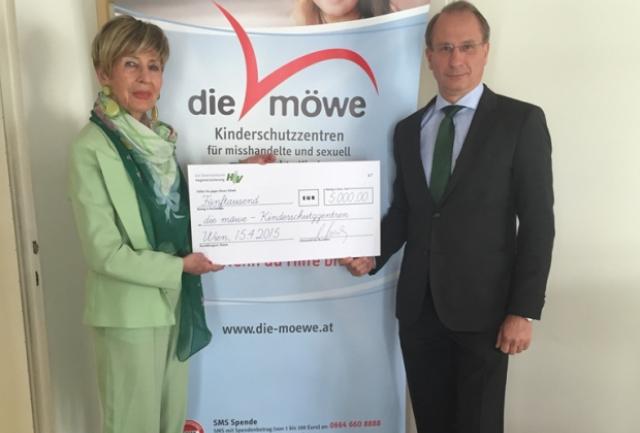 Scheckübergabe Hagelversicherung