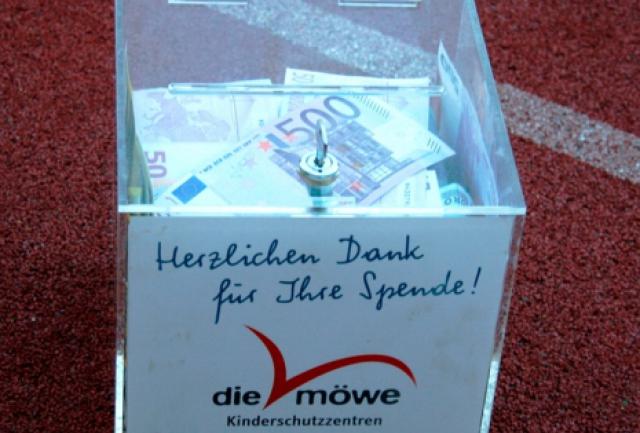 BMI prall gefüllte Spendenbox