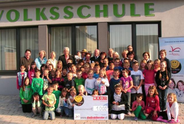Scheckübergabe Direktberater Volksschule Persching