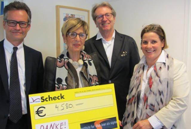 Scheckübergabe Firma ifss