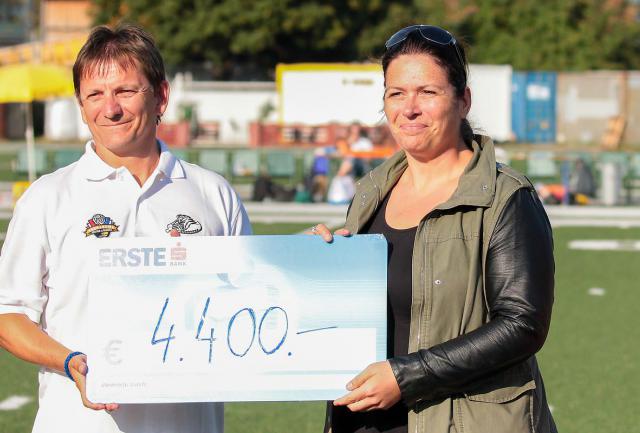 Scheckübergabe Zebrabowl 2015