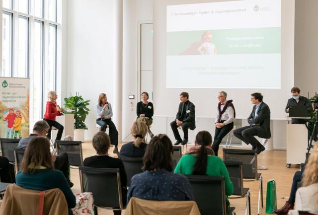 Podiumsdiskussion „Versorgung – Gelungenes und weitere Herausforderungen“ 