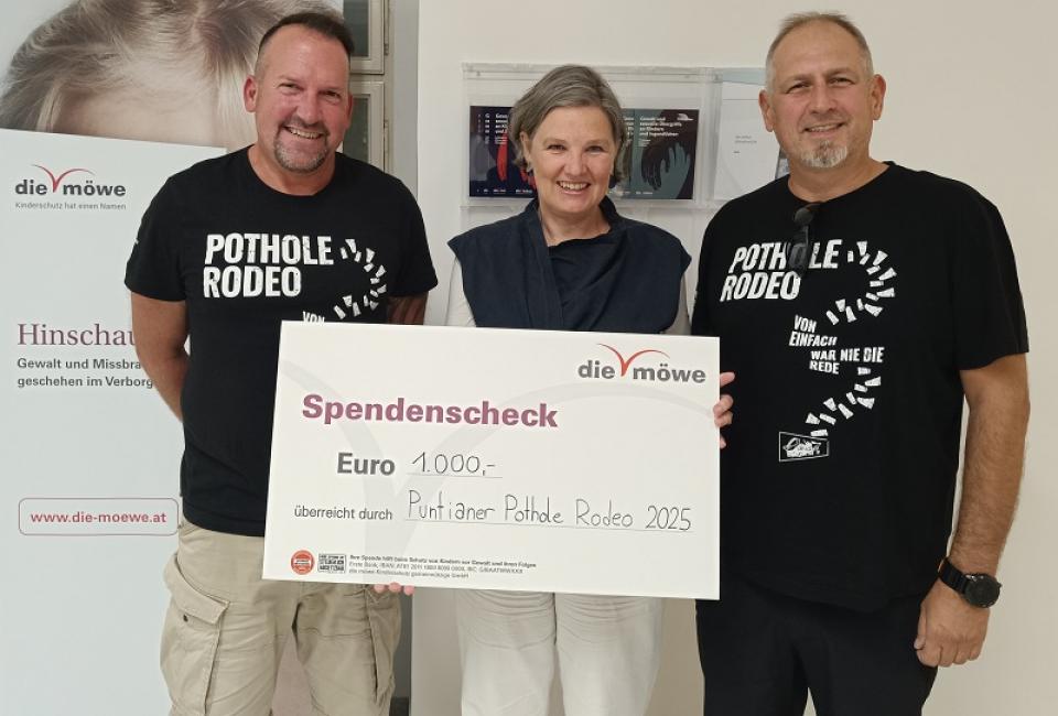 Puntianer Pothole Rodeo 2025 Überreichung Spendenscheck an die möwe