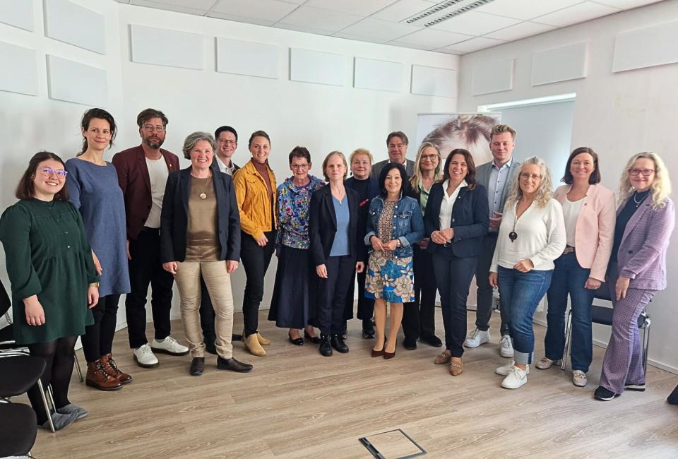 kinderrechte-ausschuss-besuch-moewe-st-poelten